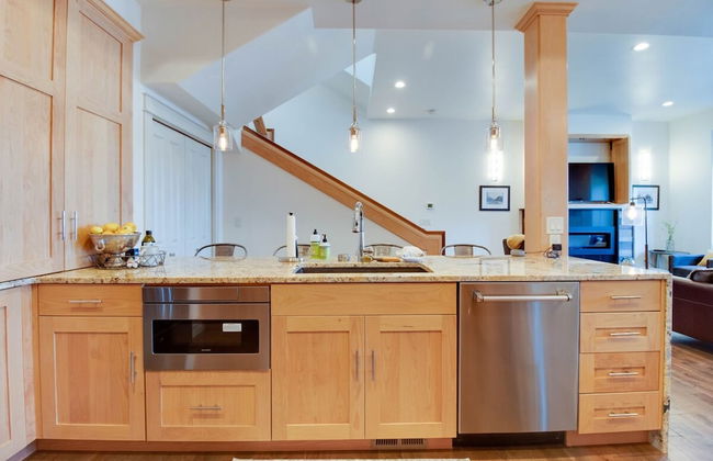 Rooftop Deck Walk to River Downtown Fire pit - Foto 38