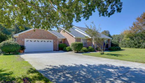 Pine Knoll Shores Getaway - Walk to Beach! - Foto 2