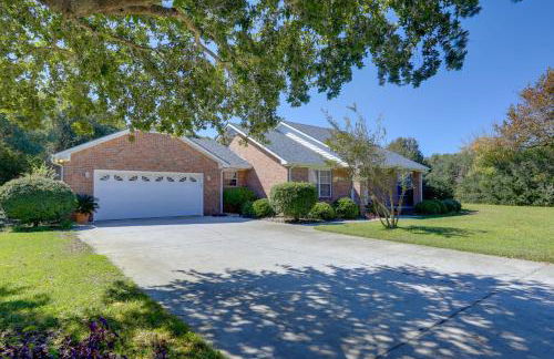 Pine Knoll Shores Getaway - Walk to Beach! - Foto 2