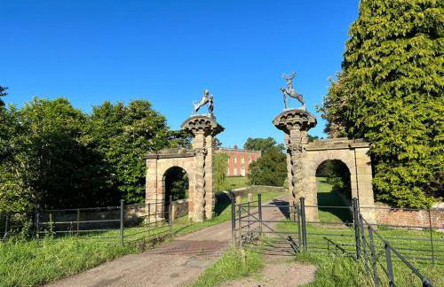 Modern 3 Bedroom Bungalow with Style & Comfort in Leicestershire - Photo 74