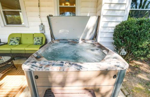 Colorful Roanoke Vacation Rental with Hot Tub! - Foto 25