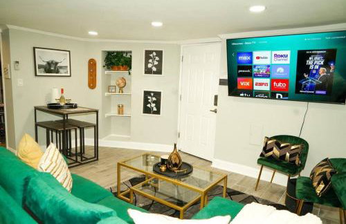 Modern 1BR Unit with Free Parking Walk to Metro - Foto 2