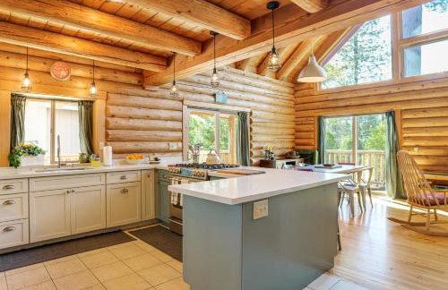 Walk to Pine Mountain Lake: Spacious Family Cabin - Photo 14