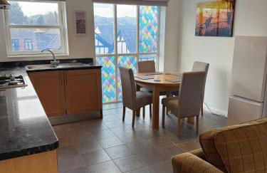 Modern, Sleeps 6, First floor, Parking, Beautiful rural market town, Llani - Foto 14