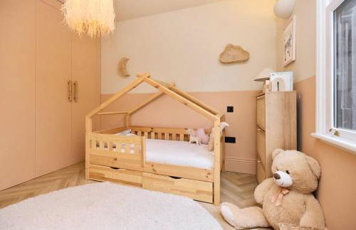 The Kensal Rise Retreat - Stunning 4bdr Home With Garden - Photo 46