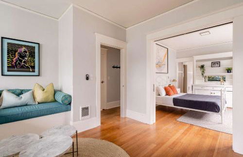 Stay Portland - PDX Art Deco Lounge - Local Eateries, Bars & Shops - Photo 4