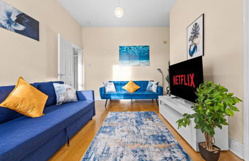 3 Bedrooms Elegant Homely House, Sleeps 6 Comfortably with 4 Double Beds, Newcastle, Free Street Parking, Business Travellers, Contractors, & Holiday Goers, Near all Major Transport Links in Newcastle & City Centre - Foto 3