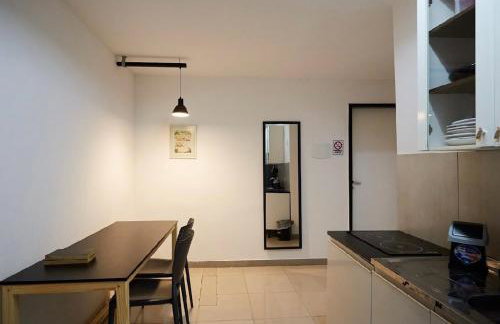 02 - ESTÚDIO NA SAVASSI com Wi-fi, TV, Vaga de garagem, Cozinha completa - Foto 9