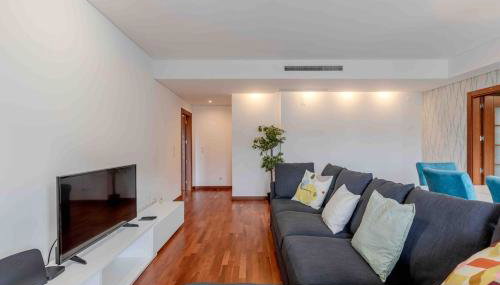 Modern 2 bedroom apt 20 min from city center - Foto 4
