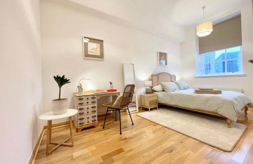 Luxury Historic City-Centre Flat & Free Parking - Foto 9