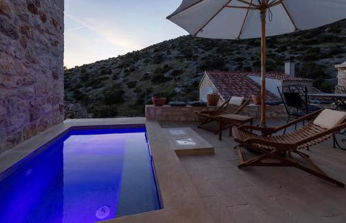 3 Bedroom Stunning Home In Zarace - Photo 8