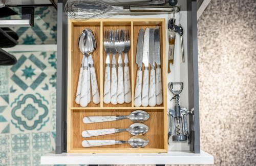 ROOMS NEAR ME - Entire place, kitchen & washroom with amenities, smart tv, fast Wifi, parking nearby - Foto 22