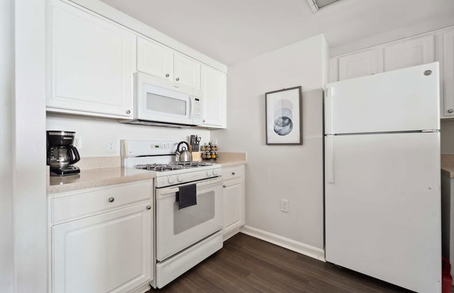 2BR Luxury City Suite With Gym & Pool - Foto 23