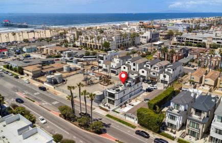 Beachfront Bliss in HB Luxury Ocean View Rental - Foto 1