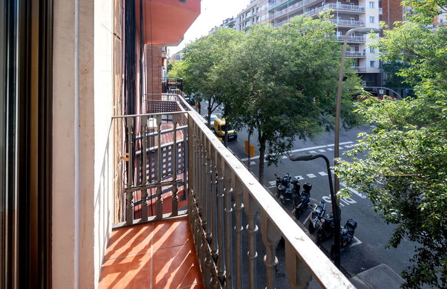 2 bedroom Apartment in Barcelona - Photo 5