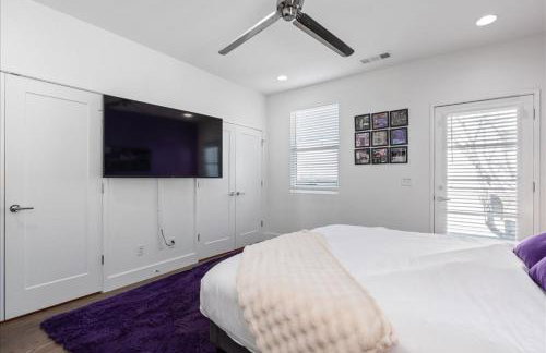 Nash House & Bars of Broadway with Patio Bar and Views! 8min Downtown! Sleeps 12! - Foto 36