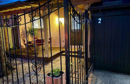 poolside villa with hot tub near Rodeo and World Cup - Foto 35