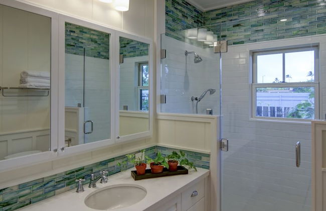 Gorgeous Renovated 1937 Plantation Style Beach House 50 Steps To The Center Of The Beach 5 Bedroom Home by RedAwning - Foto 36