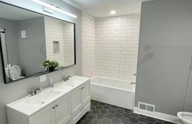 The Skylight Retreat - Private 3BR Home in Saint Paul - Foto 8