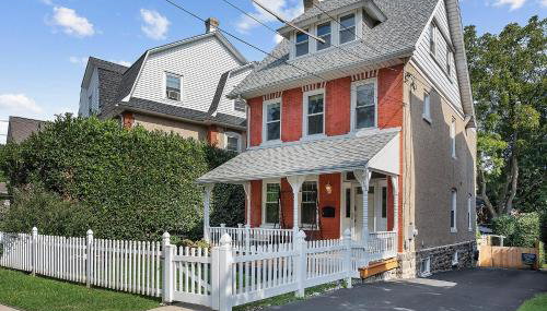 Main Line Manor 3BR with King Beds & Patio & Backyard - Foto 2