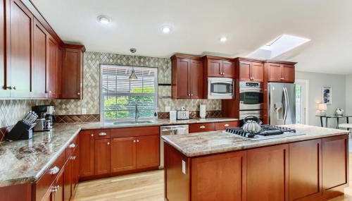 Spacious 4-bedroom home with outdoor deck - Foto 4