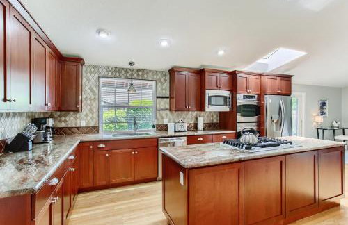 Spacious 4-bedroom home with outdoor deck - Foto 4