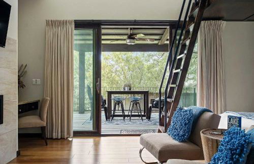 Charming Lake Getaway with Loft - Pickleball & BBQ - Foto 7