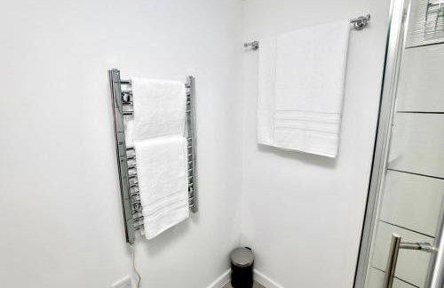 Large One Bedroom Apartments Southsea Sleeps 3 - Free Parking - Foto 24