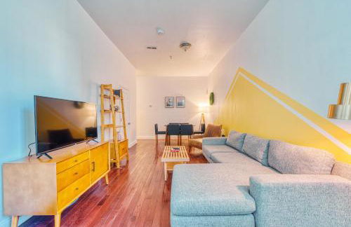 Stairway 3BR Apt w W D Ideal for Groups - Foto 16