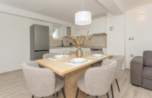 Family friendly house with a swimming pool Vrpolje, Sibenik - 25004 - Photo 25