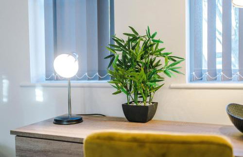 NEW!- GORTON PLACE By Greenstay Serviced Accommodation - 4 Bed 3 Bath House In Manchester - FREE Parking - FAST 250 Mbps Wi-Fi - Ideal for Contractors, Business Travellers & Relocations - Close to City Centre, Airport, Etihad Stadium - LONG STAYS WELCOME - Foto 19