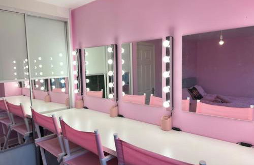 #1 Most Viral Pink House w Ball Pit - Foto 4