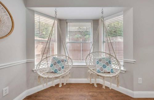 Boho Chic Home w Backyard Paradise - Pool + Grill - Foto 13