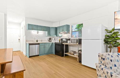 Newly remodeled 8-steps to sand path of Beach! - Foto 11