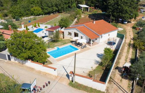 Three-Bedroom Holiday Home In Divsici - Foto 13