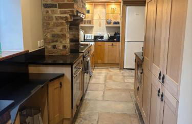 Courtyard House- Luxury Holiday House with floodlit Tennis court - Foto 13