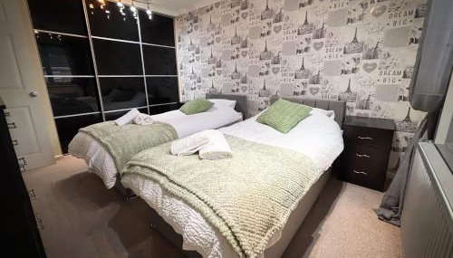 3 Bed property Marston Green - Foto 2, wardrobe