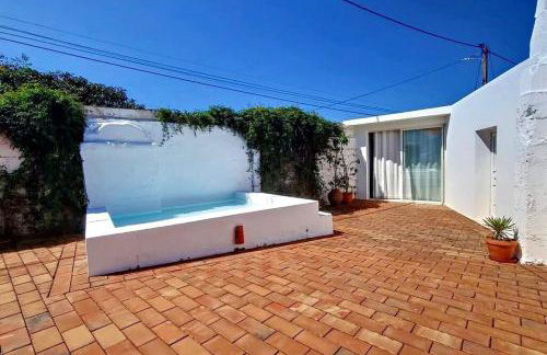 Casa Típica com Pátio e Tanque - Foto 18