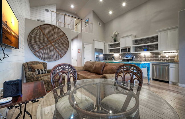 Sleeps 28 2 Homes w/ Boat Dock & Waterfront Pool Laguna Village Haven - Foto 7