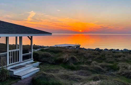 Bayfront Gem with Amazing Water Views and Pond! - Foto 1