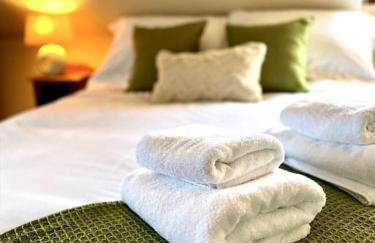 A spacious hidden gem with hot tub, lovely garden & views - Foto 20