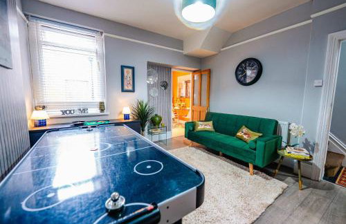 3BR 2Bath Home with Hot Tub Games Room By Stadium with Fast WiFi & Free Parking - Foto 26
