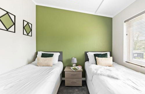 Rose Lodge, 21 Roadford Lake Lodges - Hot Tub, Free Parking and WiFi, Short Walk to Lake - Foto 18