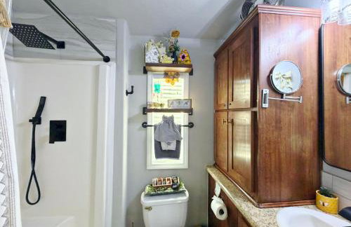 Luxury Micro Retreat with Spa Amenities, Fire Pit, Pet Yard - Foto 6