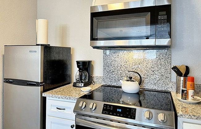 Vintage Vibes Modern Comfort 2BR for 6 Guests - Photo 16