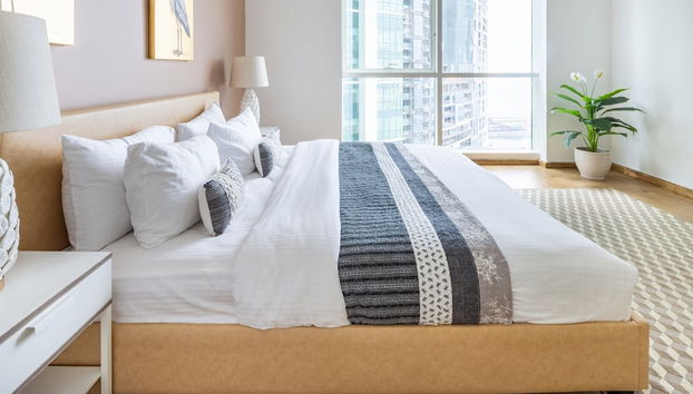 Grand 2BR w/ a Full Sea View & Direct Beach Access - Foto 4, Habitación