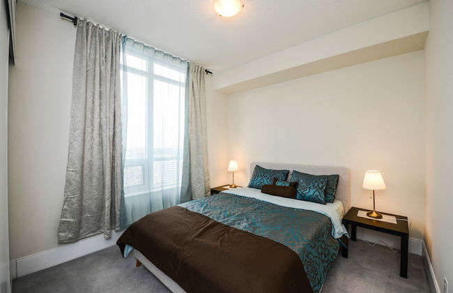 Sarkar Suites - 330 Burnhamthorpe Road - Photo 12