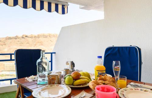 Charming Apartment with Terrace, Swimming pool and Sea views - Foto 9