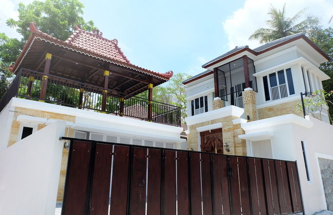 Villa Jogja Grand Bale with Private Pool by Simply Homy - Foto 1
