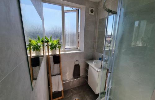 Lovely 2 bedroom flat in North West London - Photo 6